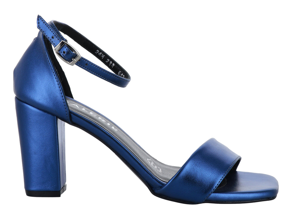 Sandalias Antonie color azul rey metálico con tacón cuadrado y correa al tobillo para mujer.