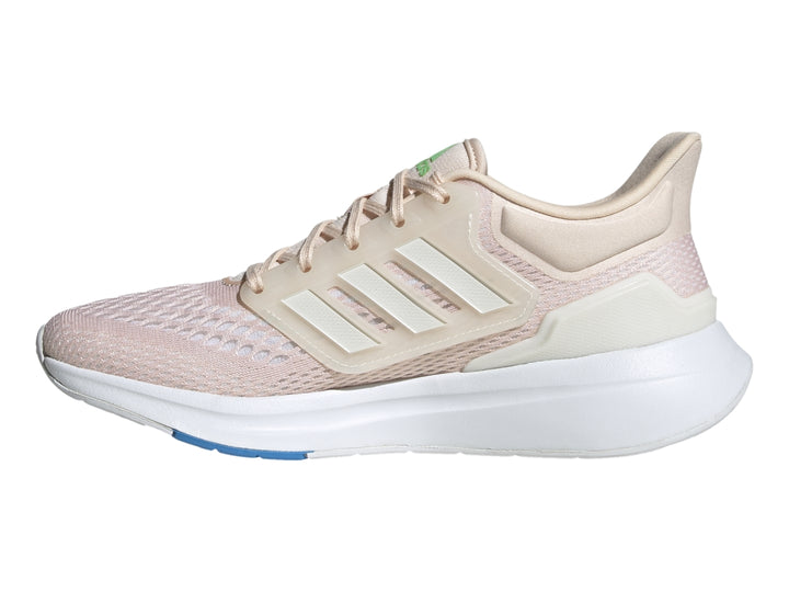 Tenis Adidas EQ21 RUN color durazno con franjas blancas y detalles en verde y azul.