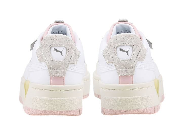 Tenis PUMA Cali Dream para mujer en color blanco con detalles en rosa y gris, con suela de plataforma blanca.