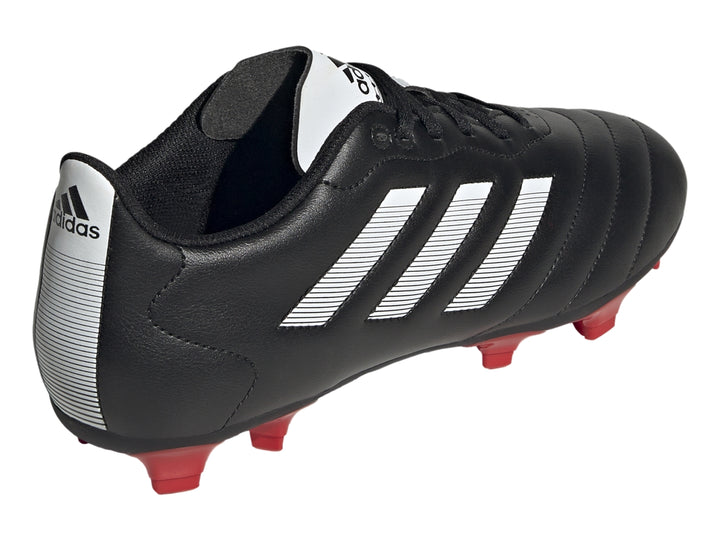 Botas de fútbol Adidas Goletto VIII en color negro con tres franjas blancas y tacos rojos.