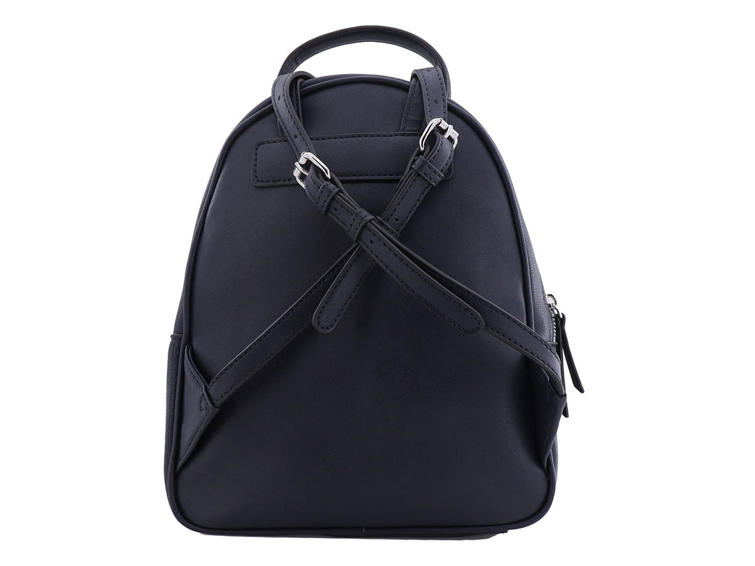 Mochila negra de Nine West en cuero sintético con asa superior y bolsillo frontal con cierre.