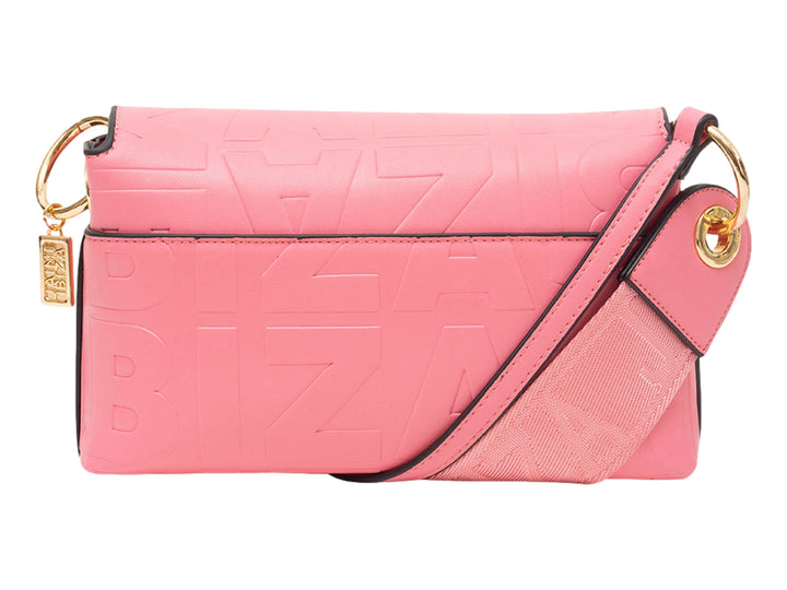 Bolso rosa de Jaime Ibiza con correa ancha y cierre dorado metálico.
