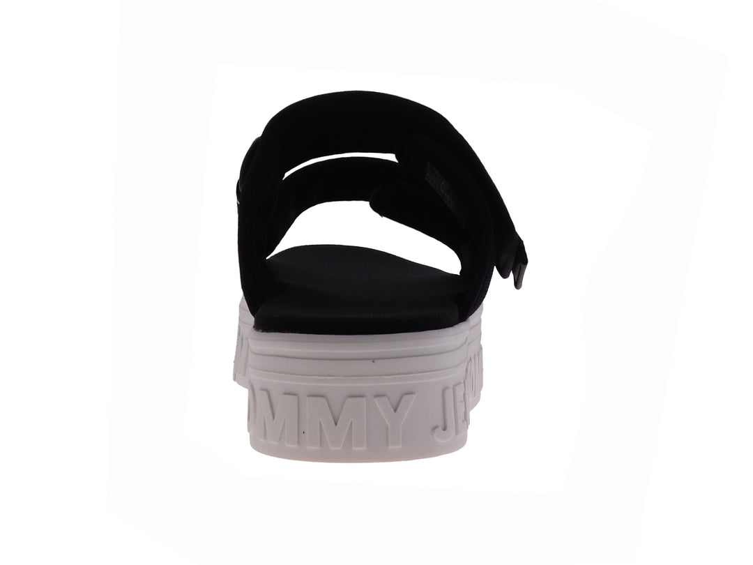 Sandalia negra de plataforma marca Tommy Jeans con suela blanca y correas de tela.