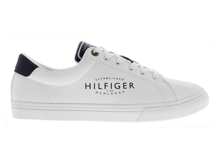 Tenis Tommy Hilfiger color blanco con detalles en azul marino y logotipo en el lateral.