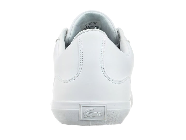 Tenis Lacoste Lerond de color blanco, confeccionados en cuero liso con suela blanca y agujetas a juego.