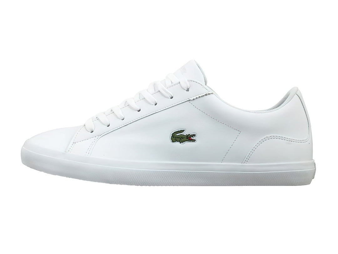 Tenis Lacoste Lerond de color blanco, confeccionados en cuero liso con suela blanca y agujetas a juego.
