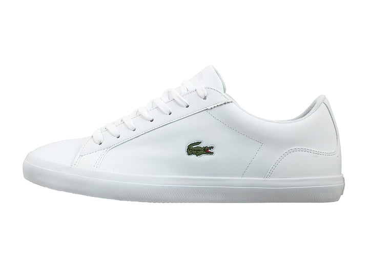 Tenis Lacoste Lerond de color blanco, confeccionados en cuero liso con suela blanca y agujetas a juego.