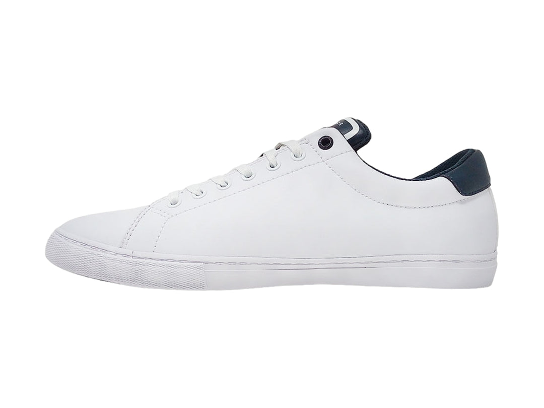 Tenis Tommy Hilfiger color blanco con detalles en azul marino y firma delineada en el costado.