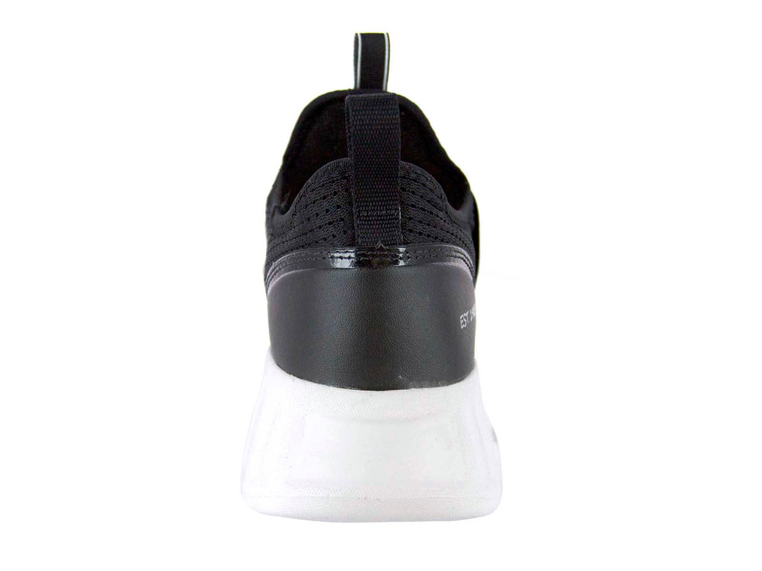 Tenis deportivos Nautica color negro con suela blanca y diseño sin cordones.