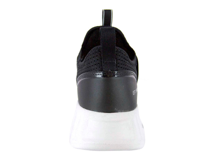 Tenis deportivos Nautica color negro con suela blanca y diseño sin cordones.