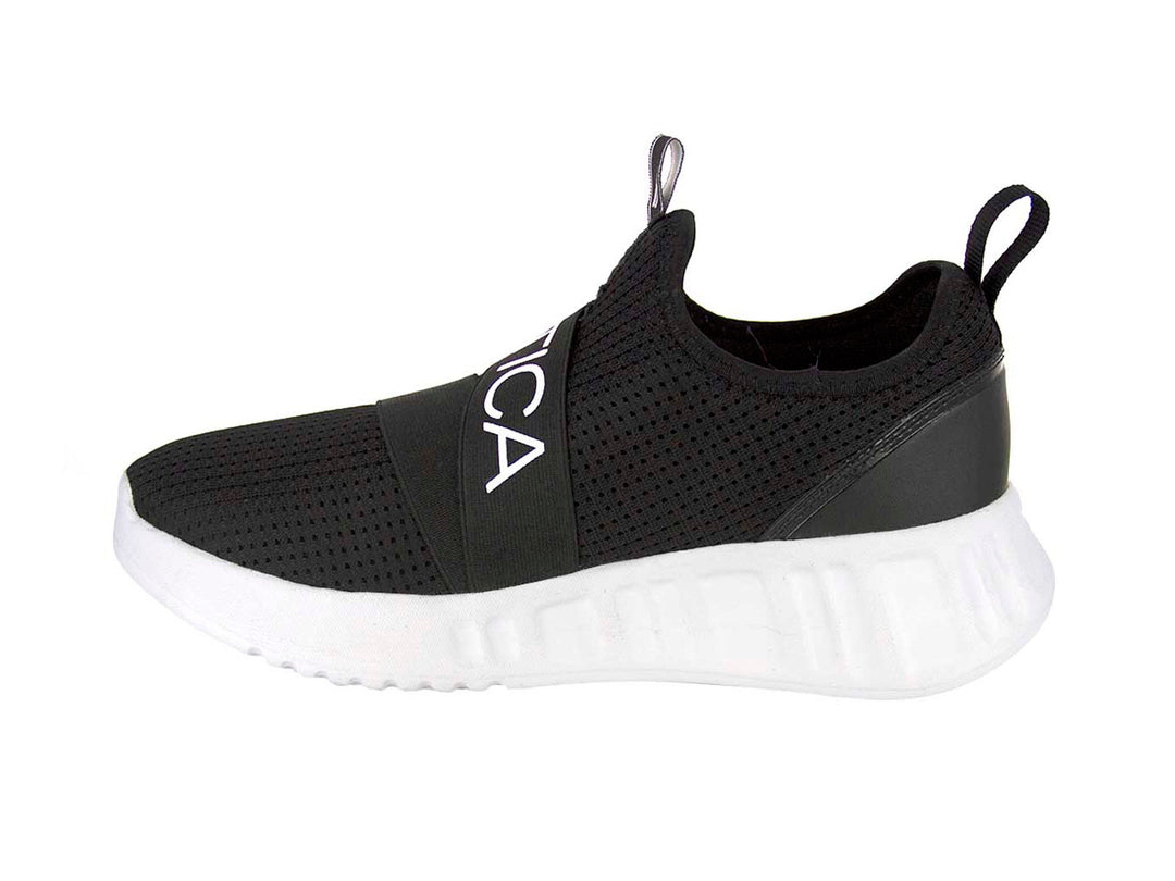 Tenis deportivos Nautica color negro con suela blanca y diseño sin cordones.