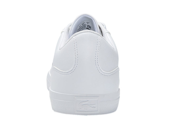 Tenis Lacoste blancos de cuero para niño con suela plana y logotipo del cocodrilo en el lateral.