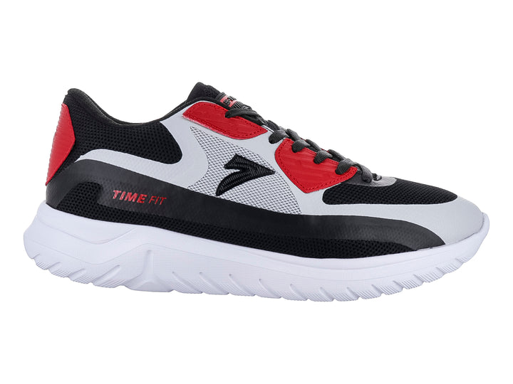 Tenis deportivos de baloncesto en colores negro, gris y rojo con suela blanca.
