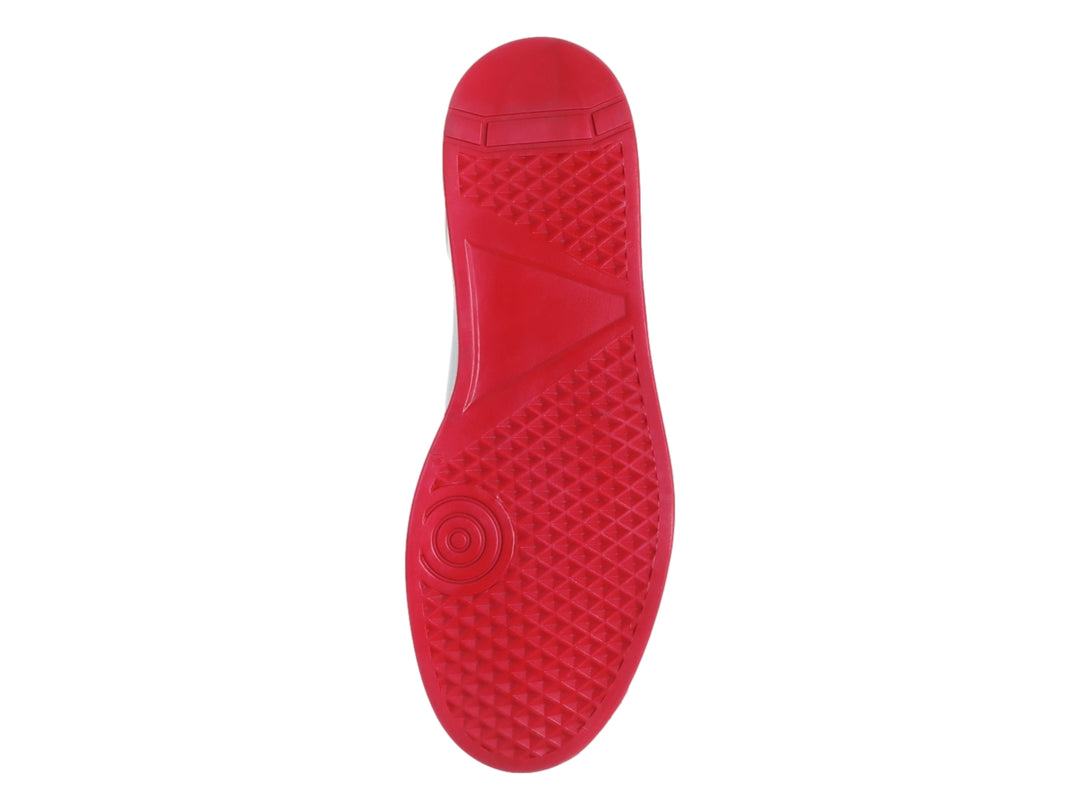 Tenis blancos Guess con detalles rojos en el talón, logo lateral y borde de la suela.