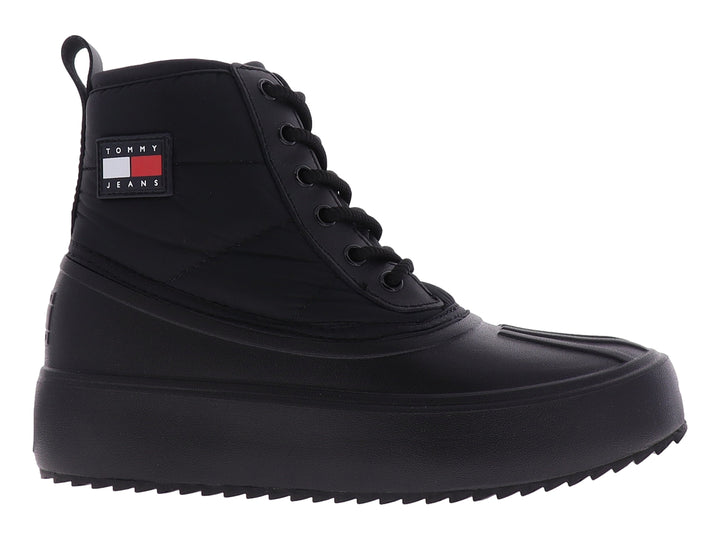 Botas negras de invierno Tommy Hilfiger con base de goma y parte superior acolchada.
