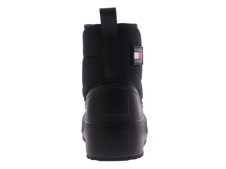 Botas negras de invierno Tommy Hilfiger con base de goma y parte superior acolchada.
