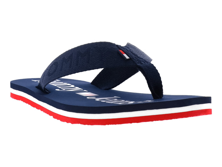 Sandalias Tommy Hilfiger color azul marino con suela en capas de color blanco y rojo.