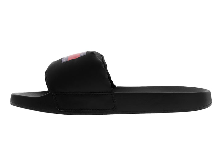 Sandalia deslizante Tommy Hilfiger de color negro con correa ancha y logotipo frontal.