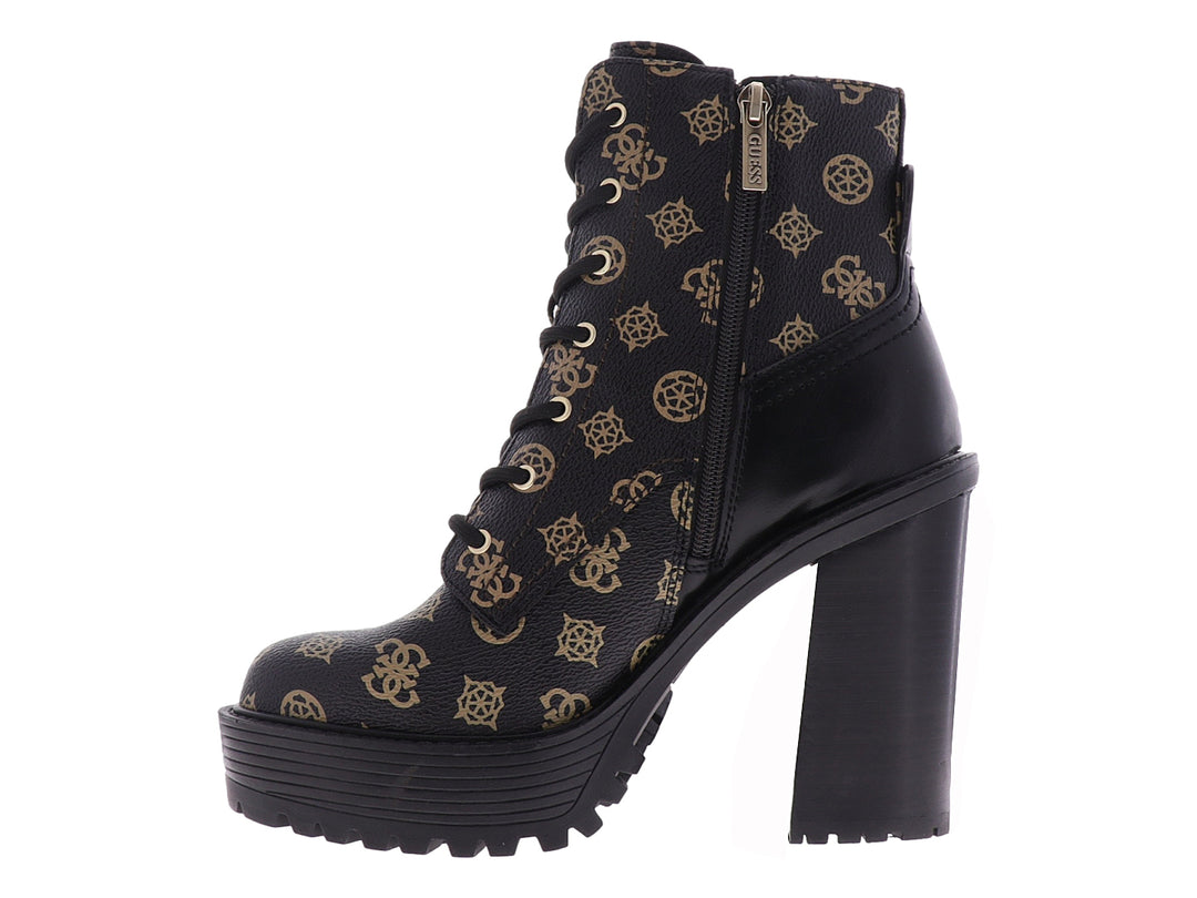 Bota negra con estampado marrón, tacón cuadrado alto y suela de plataforma dentada.