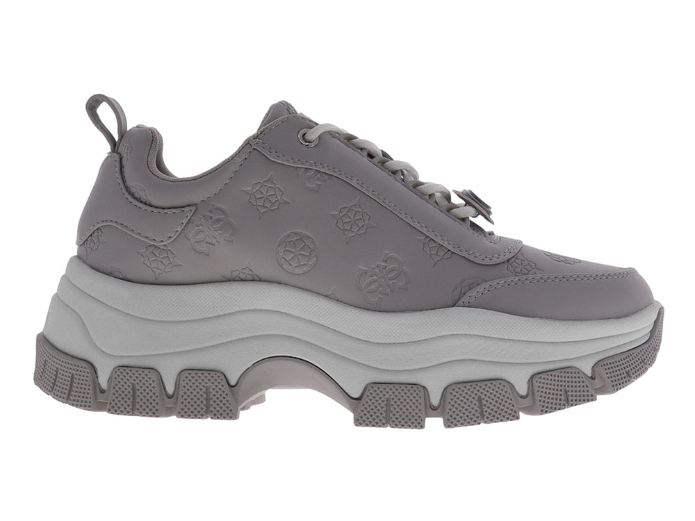 Tenis Guess GW Bria en color azul grisáceo con suela de plataforma gruesa y detalles grabados.