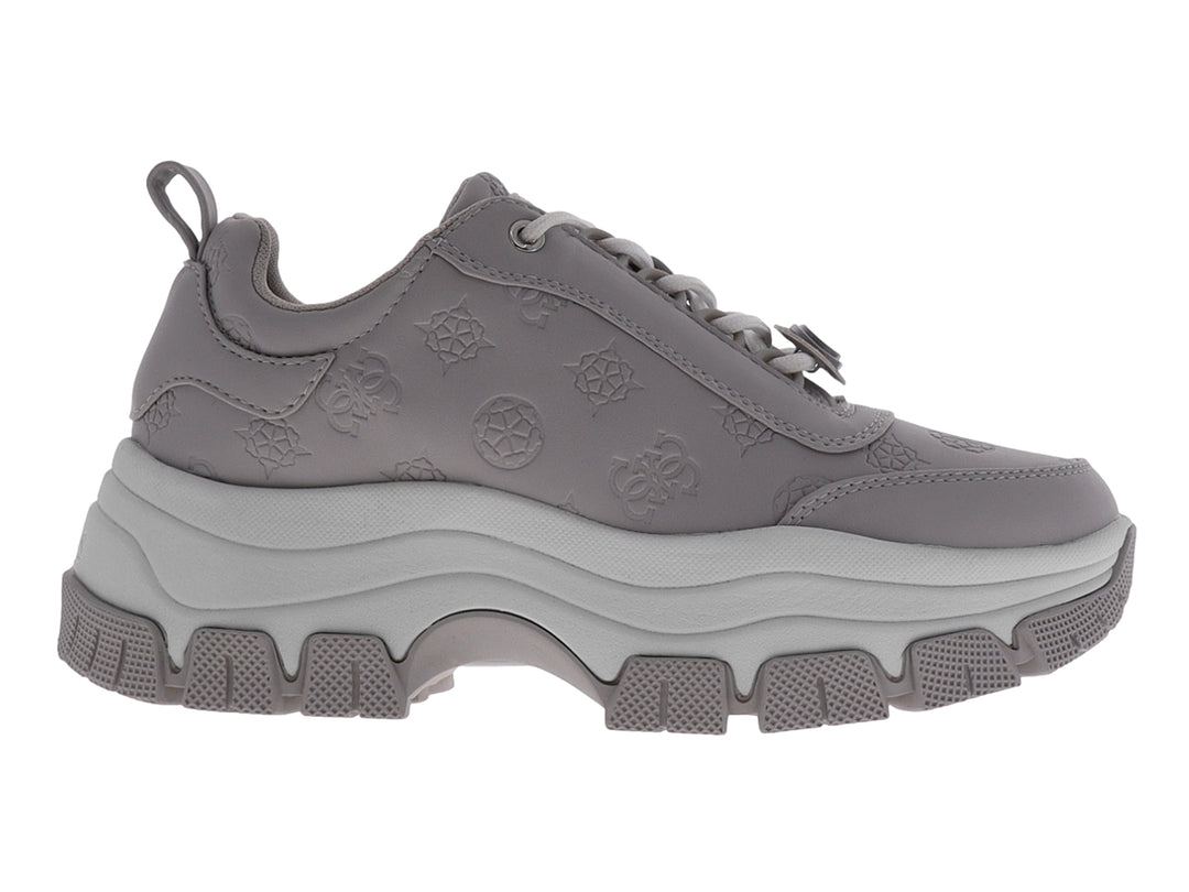 Tenis Guess GW Bria en color azul grisáceo con suela de plataforma gruesa y detalles grabados.
