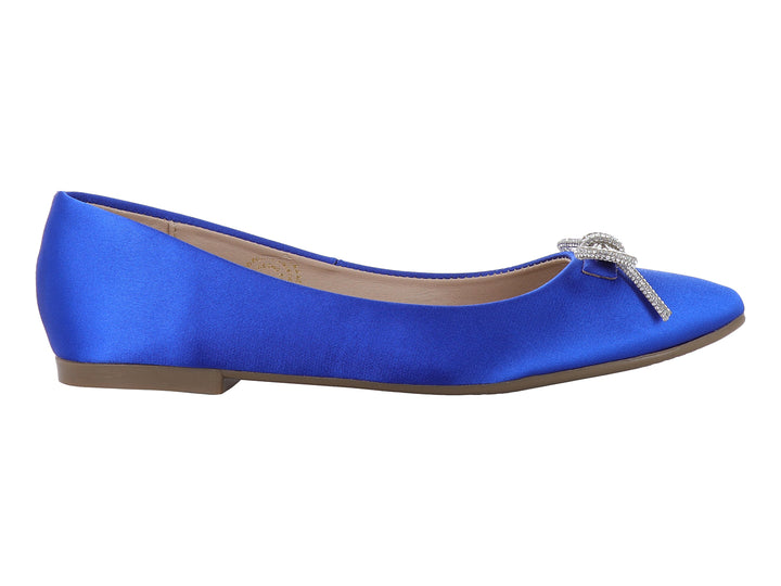 Zapato plano color azul cobalto con un moño brillante en la punta.