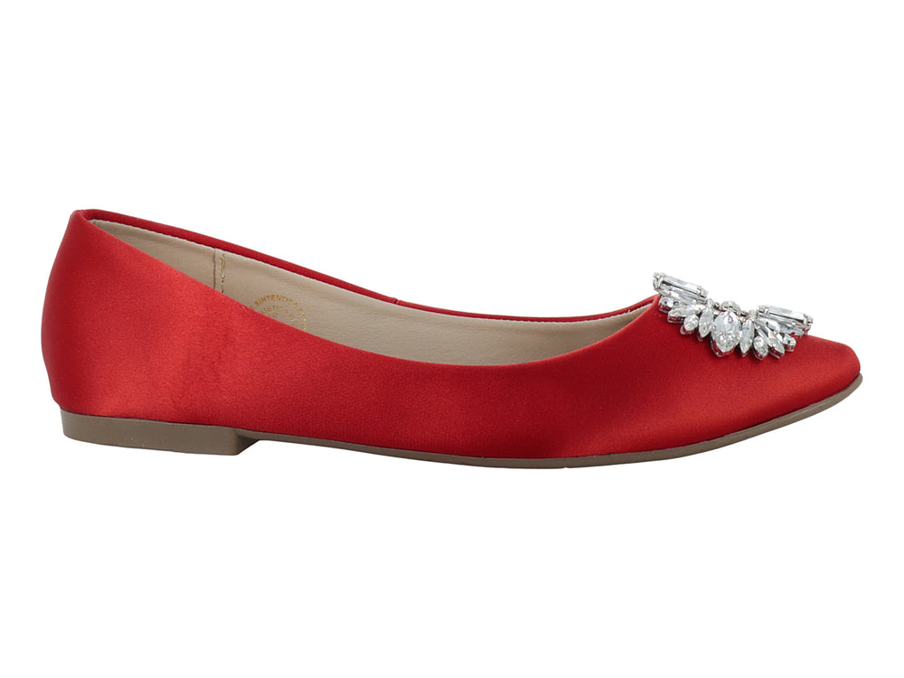 Zapato plano rojo con detalle de pedrería brillante en la punta.
