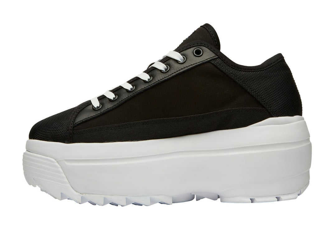 Tenis Fila Zora Trail Low Negro y Blanco para Mujer
