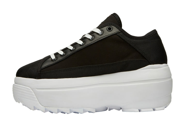 Tenis Fila Zora Trail Low Negro y Blanco para Mujer