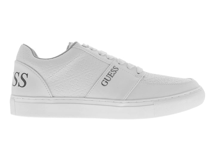 Tenis blancos GUESS de corte bajo con logotipo lateral y suela plana.