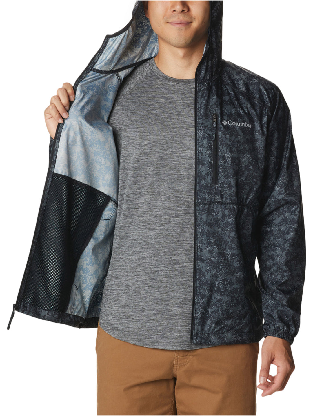 Rompevientos Columbia negro con estampado de puntos grises, capucha y cierre frontal.