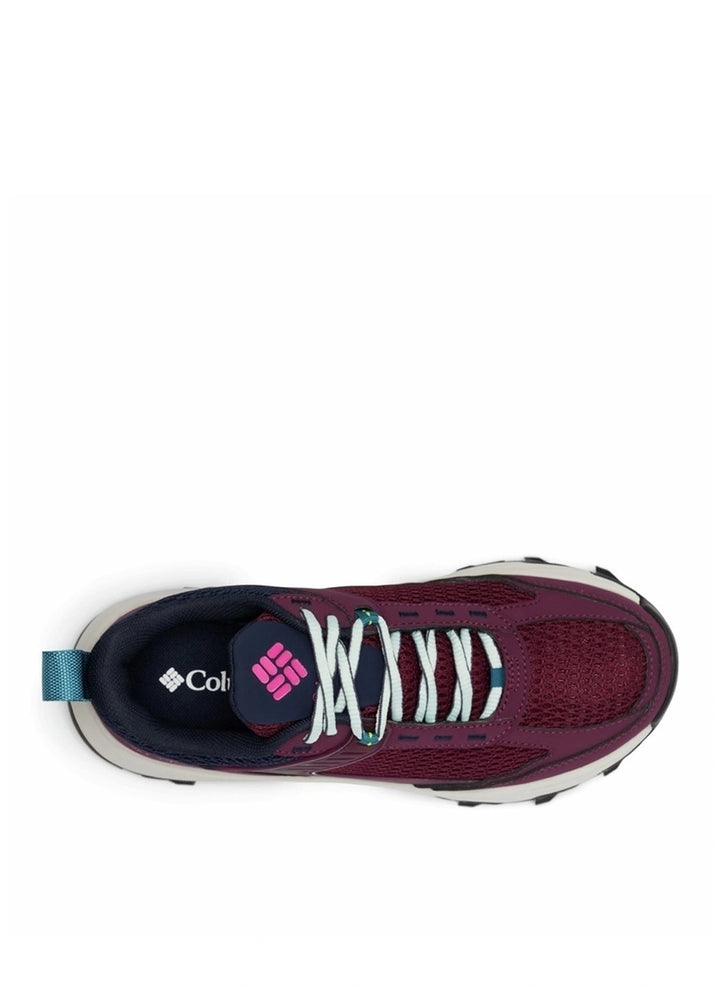 Zapato deportivo Columbia color marionberry con malla transpirable y cordones azul claro.
