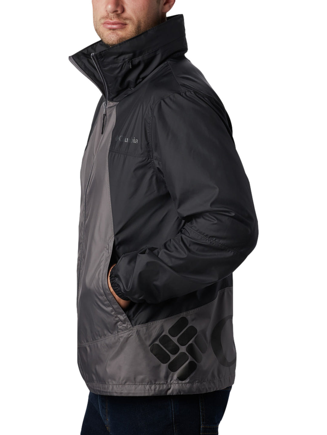 Chaqueta rompevientos Columbia bicolor en gris y negro con capucha y cierre frontal.