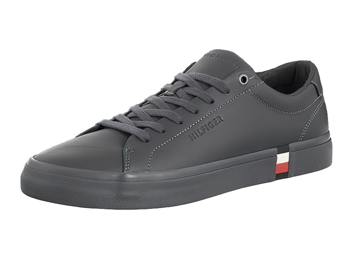 Tenis Tommy Hilfiger modelo Modern Vulc en color gris oscuro con acabado mate y suela vulcanizada.