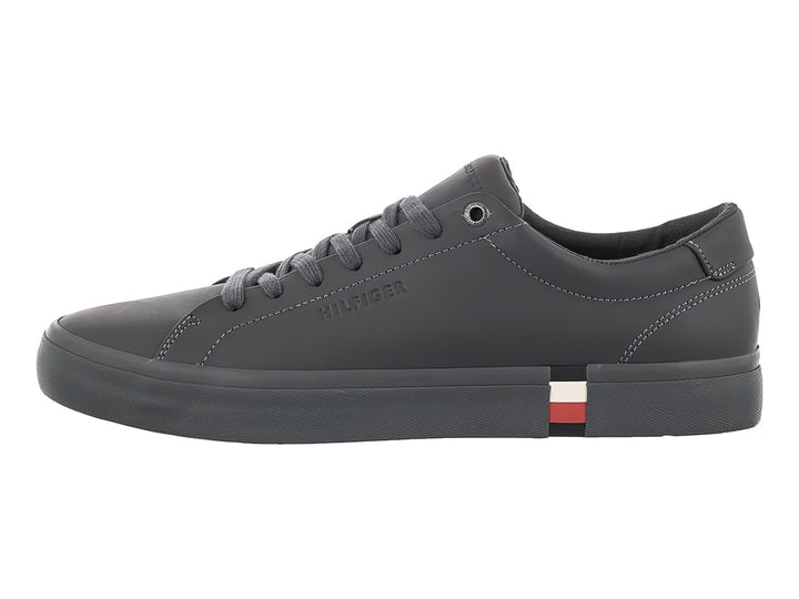 Tenis Tommy Hilfiger modelo Modern Vulc en color gris oscuro con acabado mate y suela vulcanizada.