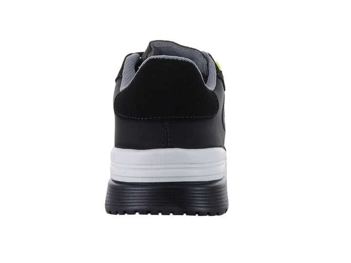 Tenis infantiles YUYIN color negro con suela blanca y detalles en verde lima.