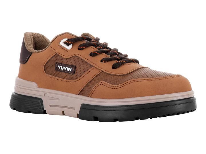 Tenis infantiles YUYIN color marrón con suela negra y detalles en malla.