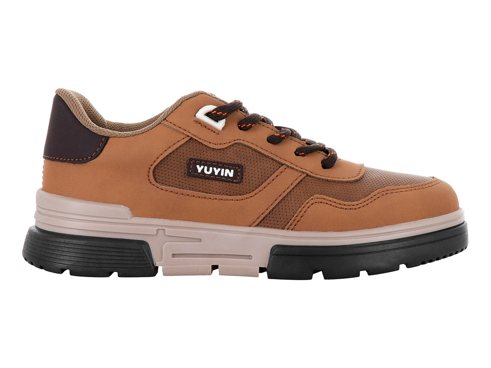 Tenis infantiles YUYIN color marrón con suela negra y detalles en malla.