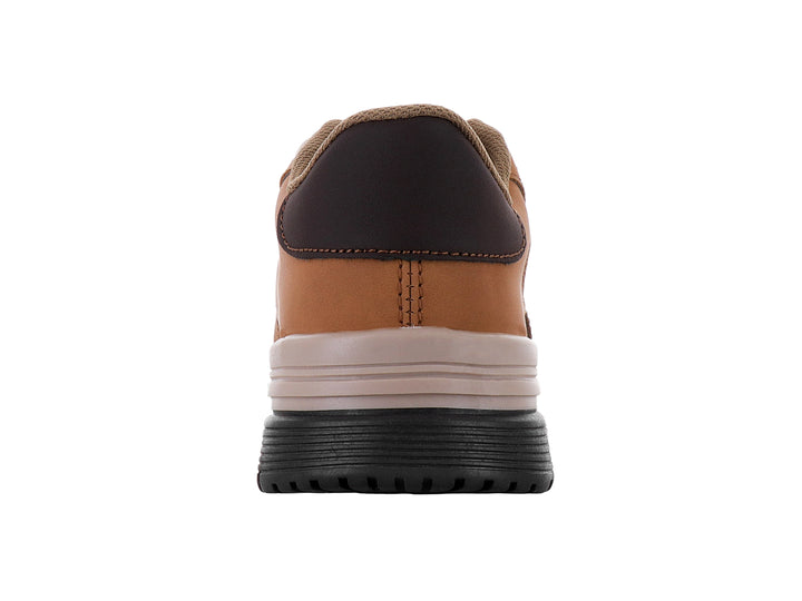 Tenis infantiles YUYIN color marrón con suela negra y detalles en malla.