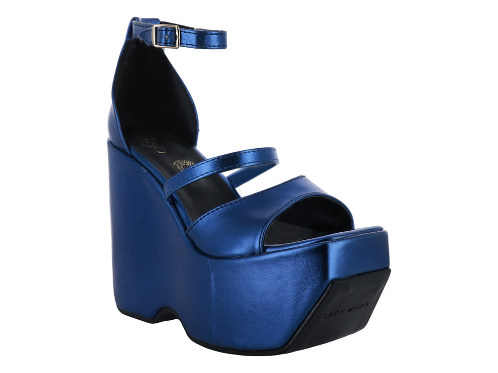 Sandalia de plataforma alta color azul cobalto brillante con correa al tobillo y punta abierta para mujer.