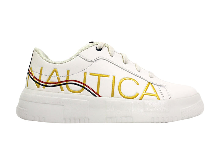 Tenis blancos de plataforma marca Nautica con letras doradas en el lateral y detalles en rojo y azul.