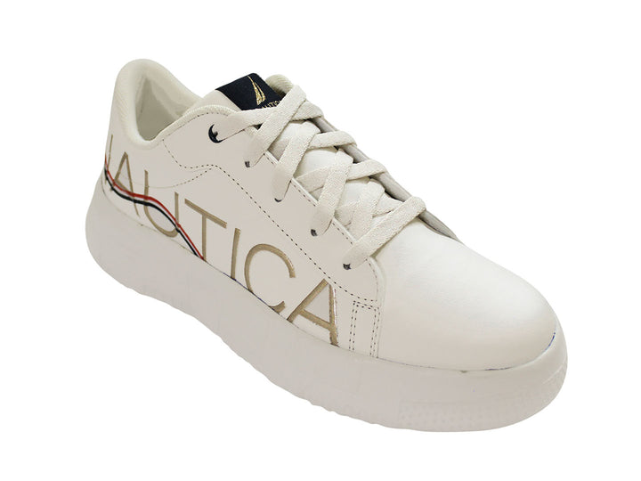 Tenis blancos de plataforma marca Nautica con letras doradas en el lateral y detalles en rojo y azul.