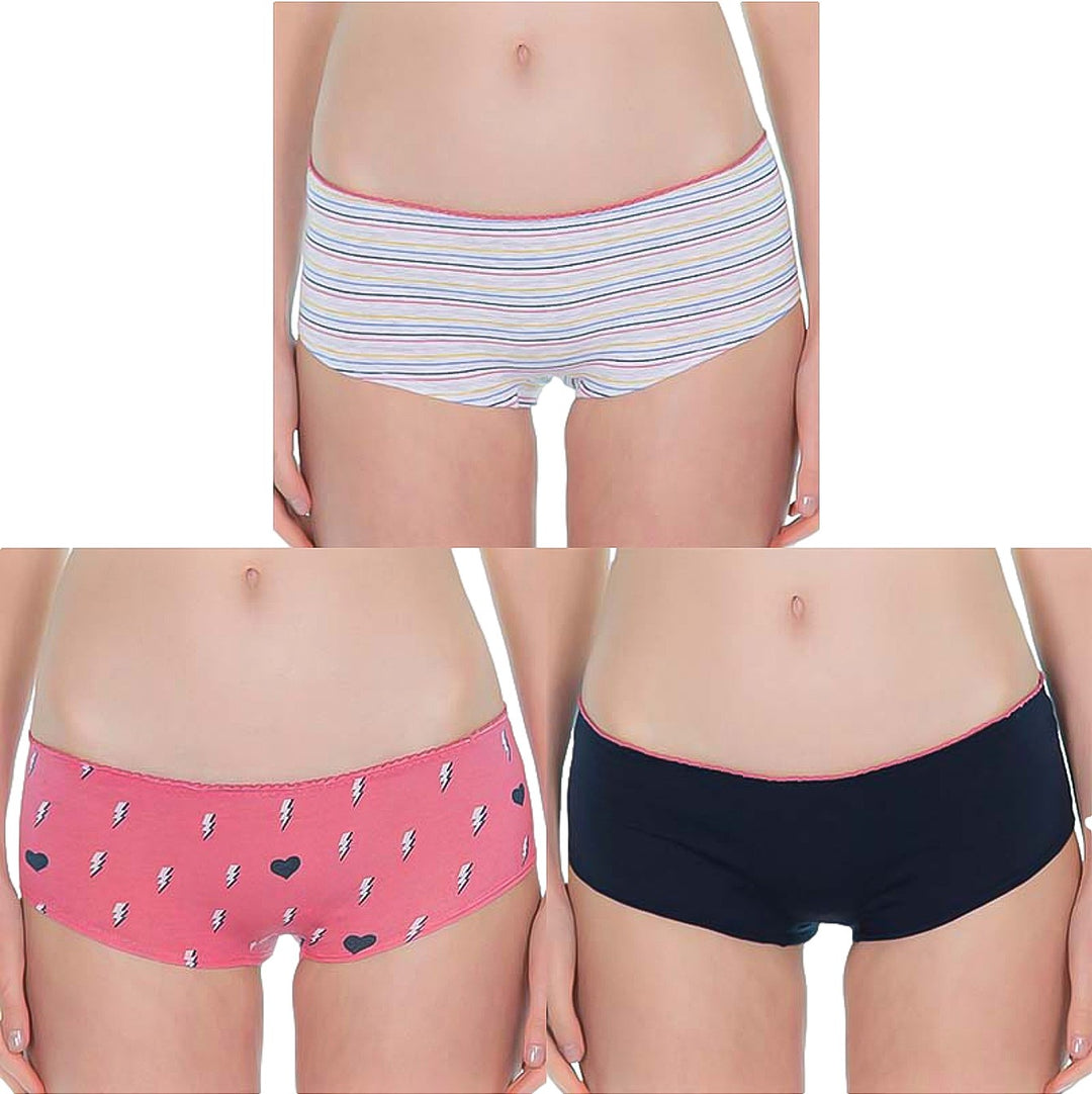 Set de tres boxers para mujer en colores multicolor, rosa con estampado y azul marino.