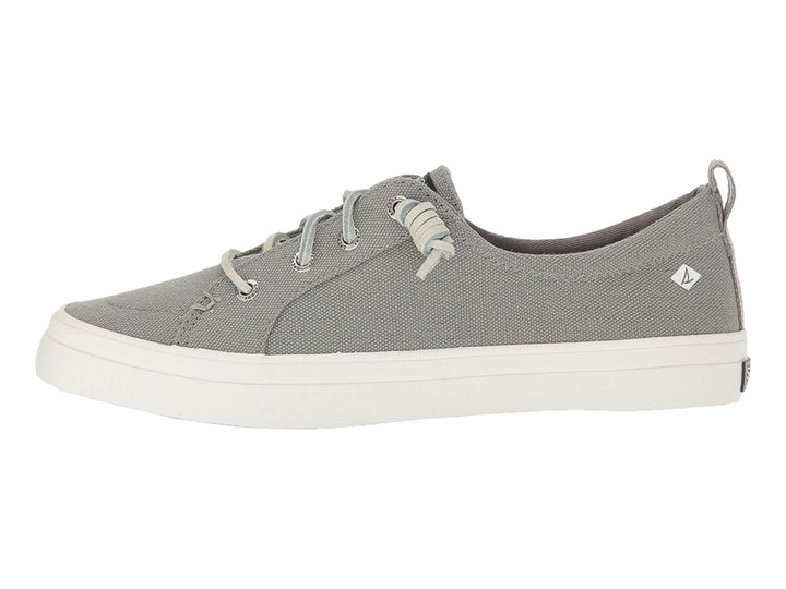 Zapato casual Sperry de tela color azul con suela blanca y cordones coordinados.