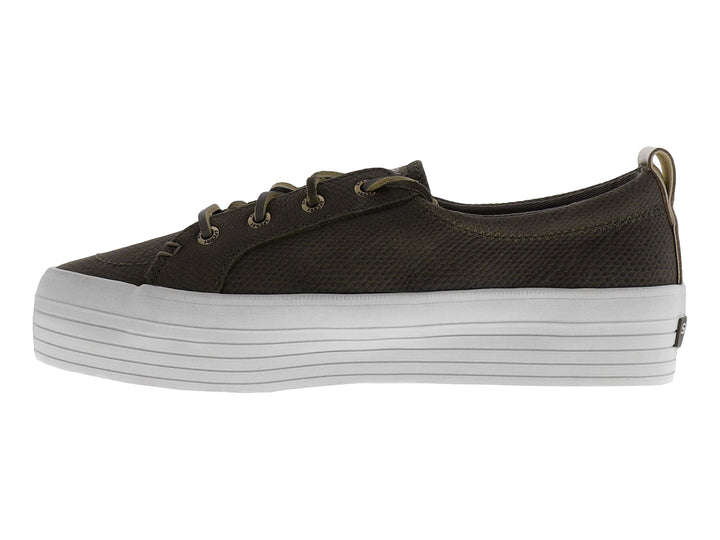Zapato Sperry verde con textura de piel de serpiente y suela blanca de plataforma alta.