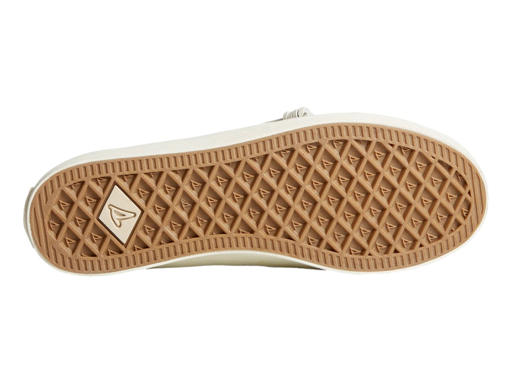 Tenis blancos de plataforma marca Sperry con cordones y suela gruesa.