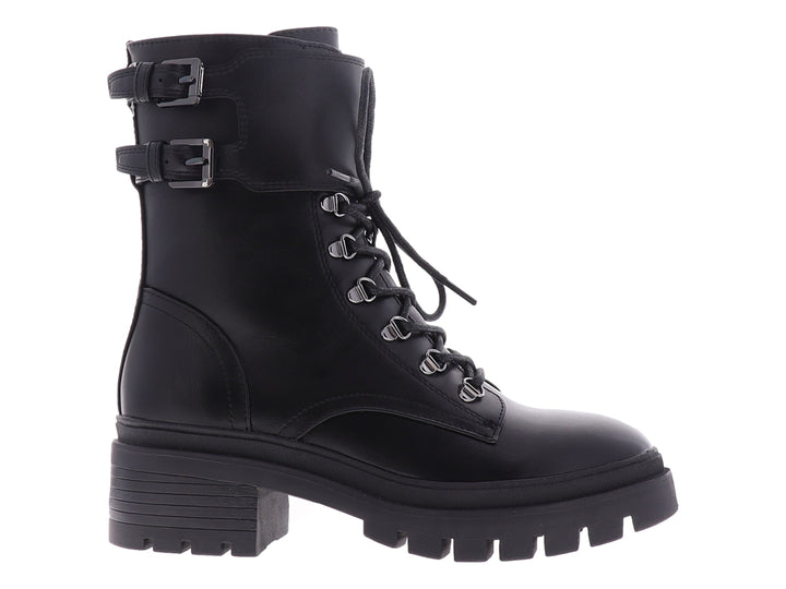 Bota negra de Nine West con suela track, agujetas y hebillas laterales.