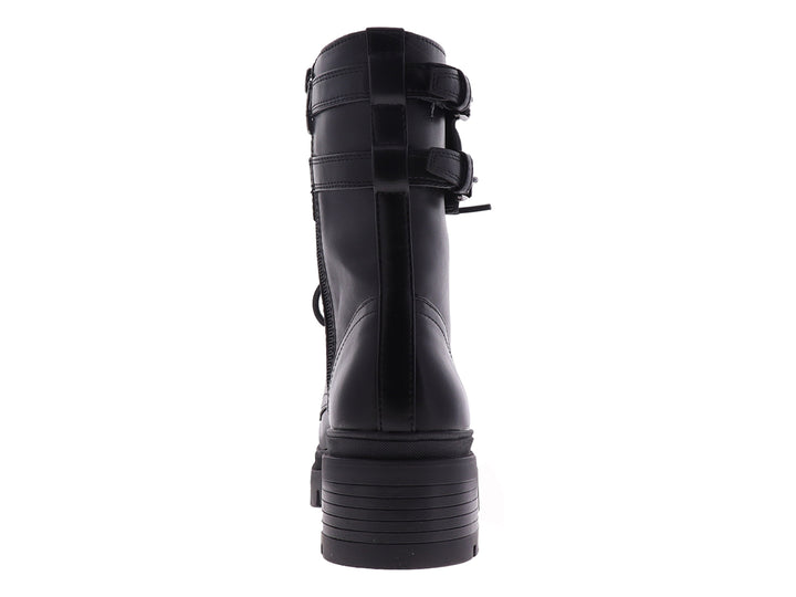 Bota negra de Nine West con suela track, agujetas y hebillas laterales.
