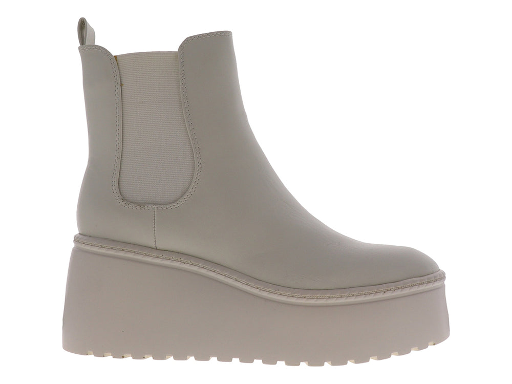 Botín casual Nine West color beige con plataforma alta y suela track.