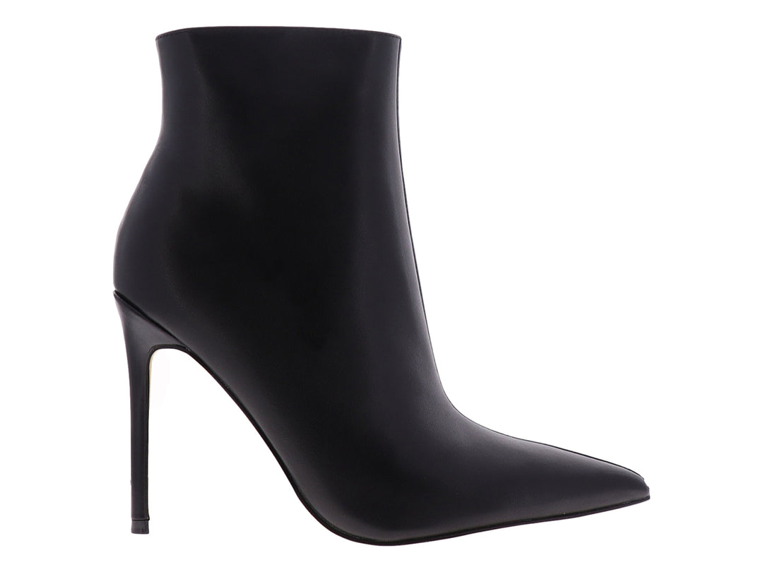 Botín negro Nine West de tacón alto y punta afilada con acabado liso.